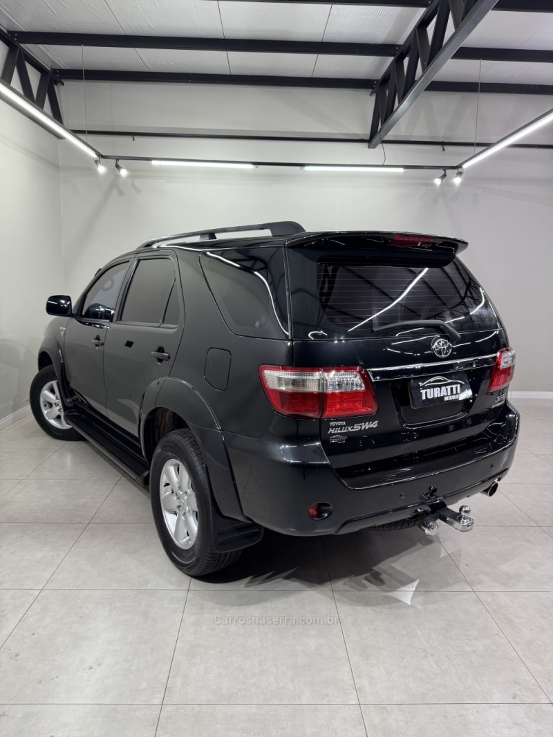 HILUX SW4 3.0 SRV 4X4 7 LUGARES 16V TURBO INTERCOOLER DIESEL 4P AUTOMÁTICO - 2011 - ENCANTADO
