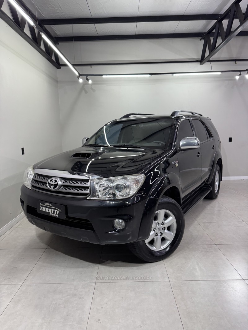 HILUX SW4 3.0 SRV 4X4 7 LUGARES 16V TURBO INTERCOOLER DIESEL 4P AUTOMÁTICO - 2011 - ENCANTADO