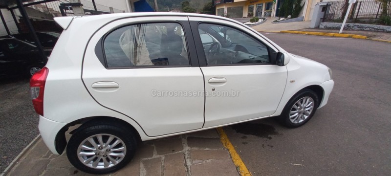 ETIOS 1.5 XLS 16V FLEX 4P MANUAL - 2013 - PICADA CAFé