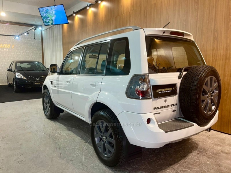 PAJERO TR4 2.0 4X4 16V 140CV FLEX 4P AUTOMÁTICO - 2015 - BENTO GONçALVES