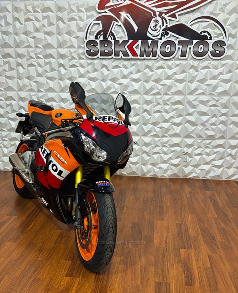 CBR 1000RR REPSOL - 2011 - CAXIAS DO SUL