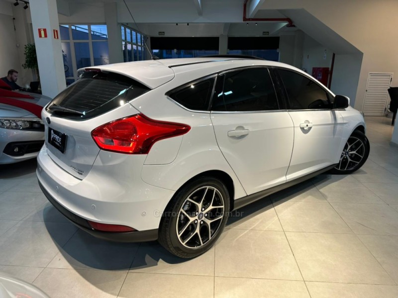 FOCUS 2.0 TITANIUM PLUS HATCH 16V FLEX 4P AUTO - 2016 - CAXIAS DO SUL