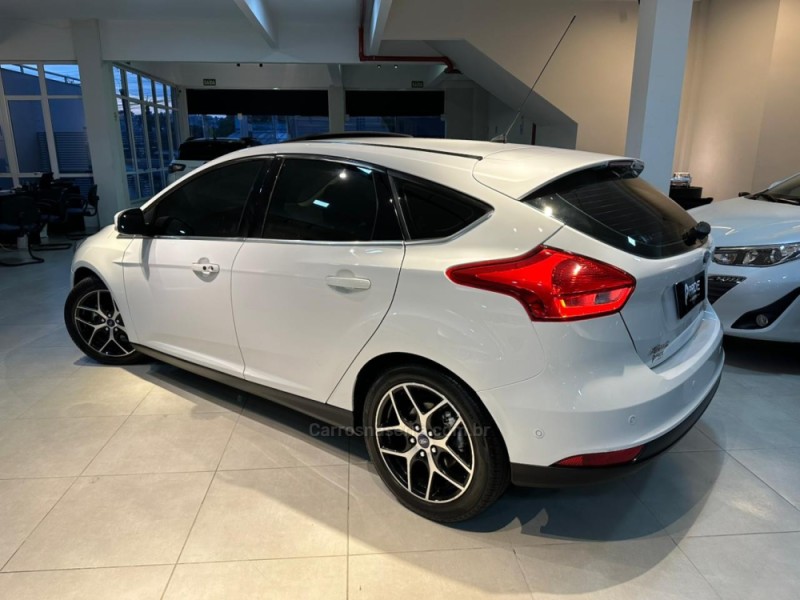 FOCUS 2.0 TITANIUM PLUS HATCH 16V FLEX 4P AUTO - 2016 - CAXIAS DO SUL