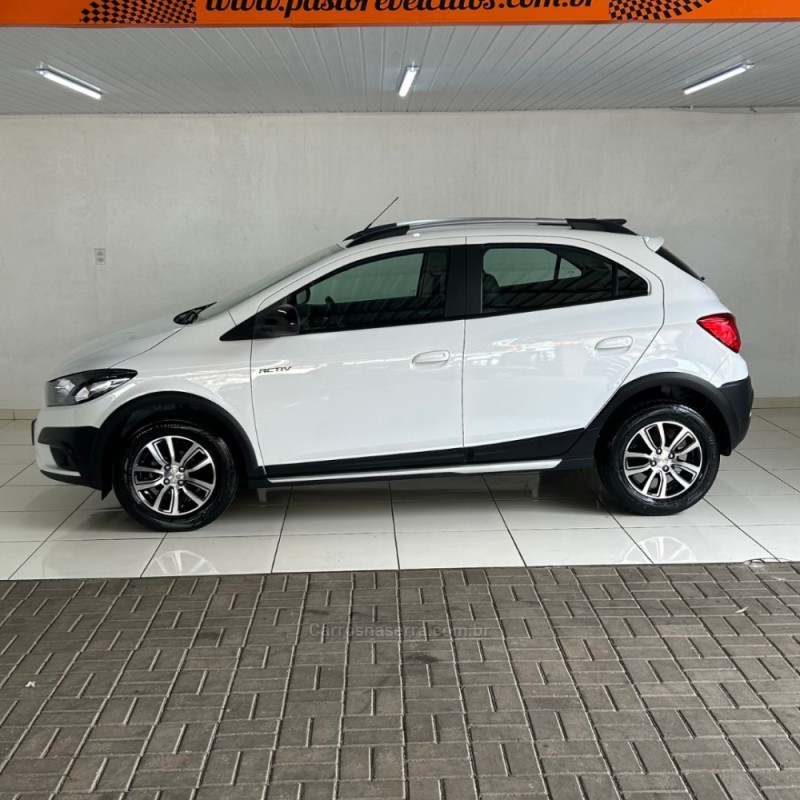 ONIX 1.4 MPFI ACTIV 8V FLEX 4P MANUAL - 2017 - VACARIA