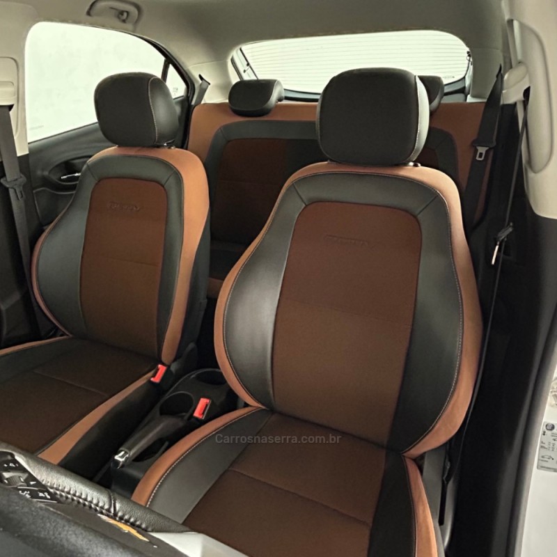ONIX 1.4 MPFI ACTIV 8V FLEX 4P MANUAL - 2017 - VACARIA