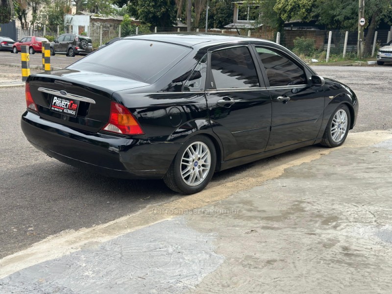FOCUS 2.0 GHIA 16V FLEX 4P MANUAL - 2001 - NOVO HAMBURGO