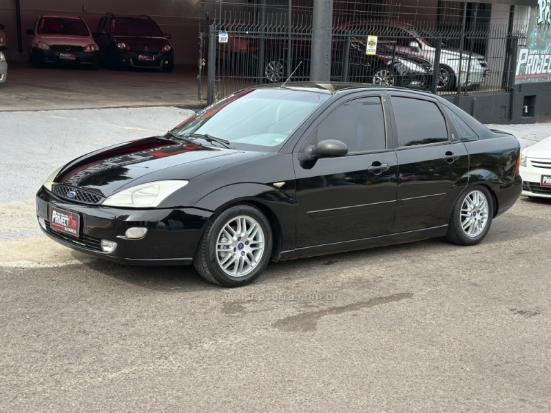FOCUS 2.0 GHIA 16V FLEX 4P MANUAL - 2001 - NOVO HAMBURGO