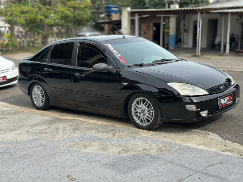 FOCUS 2.0 GHIA 16V FLEX 4P MANUAL - 2001 - NOVO HAMBURGO