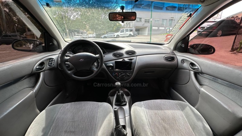 FOCUS 2.0 GHIA 16V FLEX 4P MANUAL - 2001 - NOVO HAMBURGO
