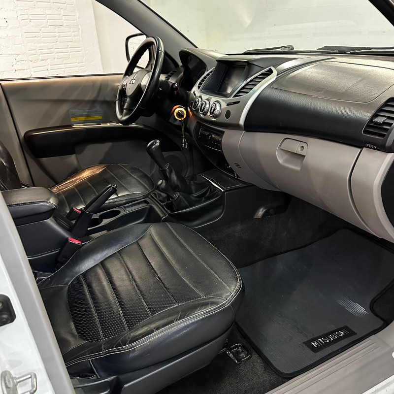 L200 TRITON 3.2 HPE 4X4 CD 16V TURBO INTERCOOLER DIESEL 4P MANUAL - 2015 - CAXIAS DO SUL