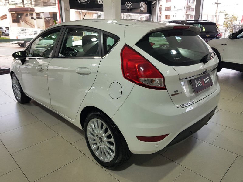 FIESTA 1.6 TITANIUM HATCH 16V FLEX 4P AUTOMÁTICO - 2016 - CAXIAS DO SUL