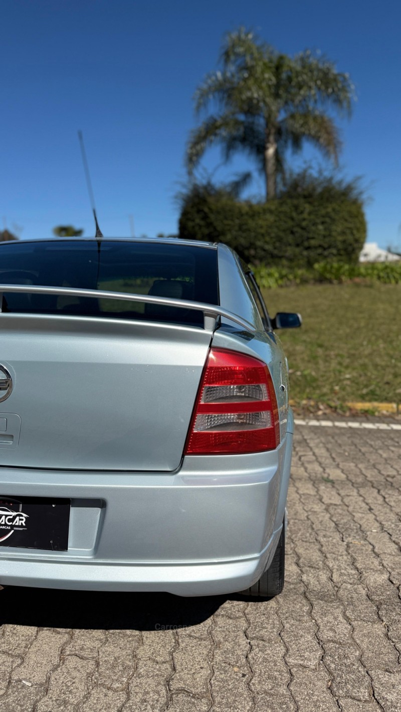 ASTRA 2.0 SFI GSI 16V GASOLINA 4P MANUAL - 2003 - CAXIAS DO SUL