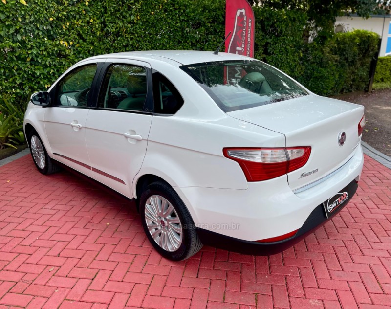 GRAND SIENA 1.6 MPI ESSENCE 16V FLEX 4P MANUAL - 2015 - ROLANTE