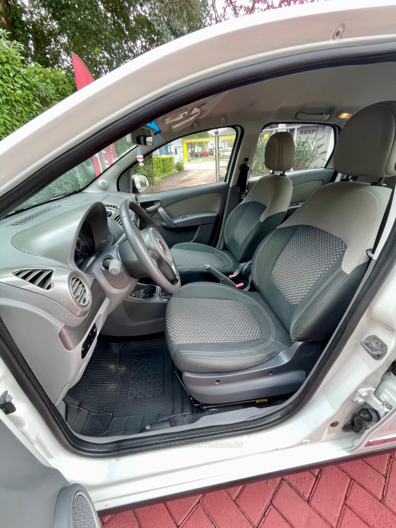 GRAND SIENA 1.6 MPI ESSENCE 16V FLEX 4P MANUAL - 2015 - ROLANTE