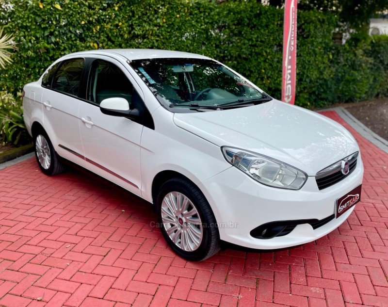 GRAND SIENA 1.6 MPI ESSENCE 16V FLEX 4P MANUAL - 2015 - ROLANTE