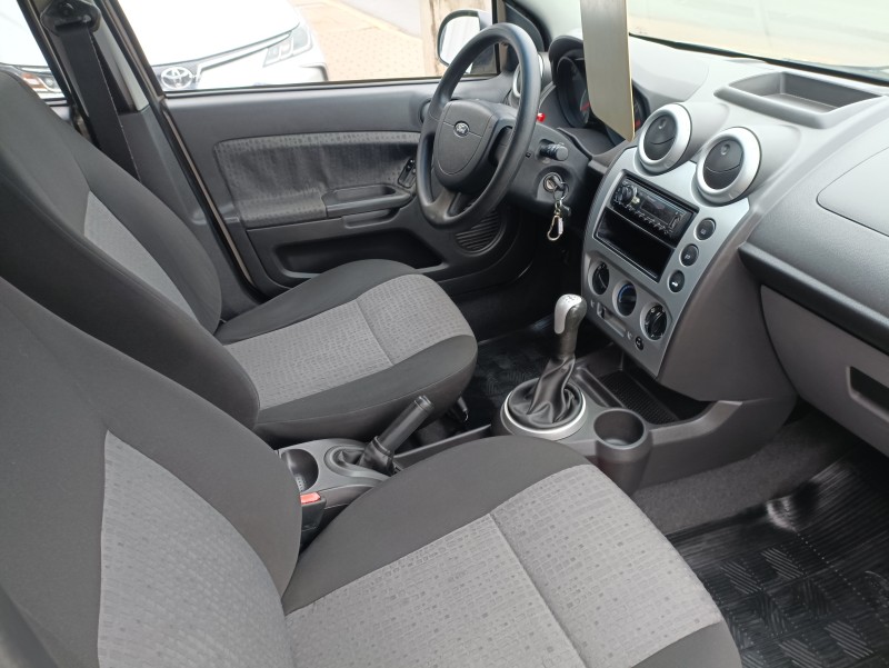 FIESTA 1.6 MPI CLASS SEDAN 8V FLEX 4P MANUAL - 2011 - BOM PRINCíPIO