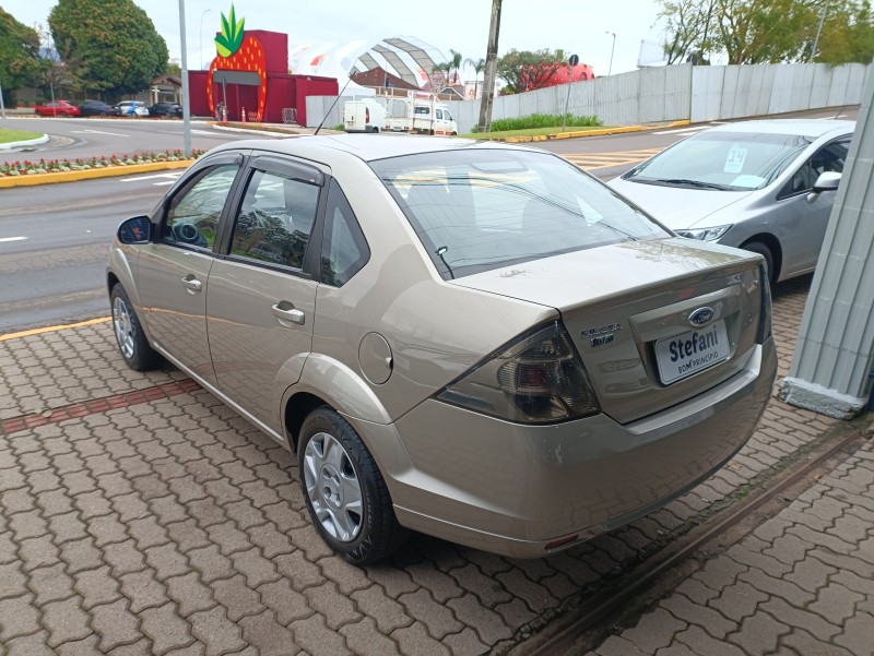 FIESTA 1.6 MPI CLASS SEDAN 8V FLEX 4P MANUAL - 2011 - BOM PRINCíPIO