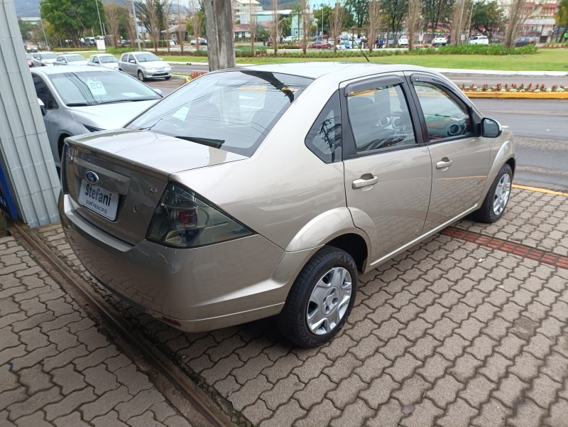 FIESTA 1.6 MPI CLASS SEDAN 8V FLEX 4P MANUAL - 2011 - BOM PRINCíPIO