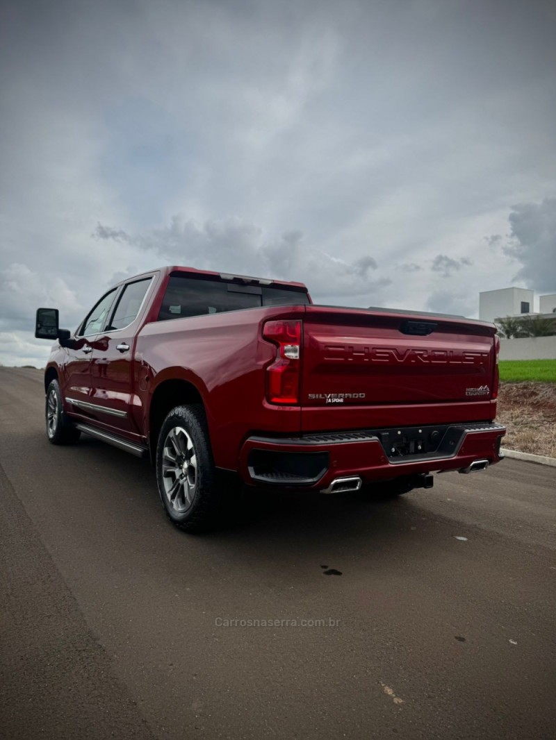 SILVERADO 5.3 1500 HIGH 4X4 COUNTRY GASOLINA 4X4 AUTOMÁTICO - 2024 - LAJEADO