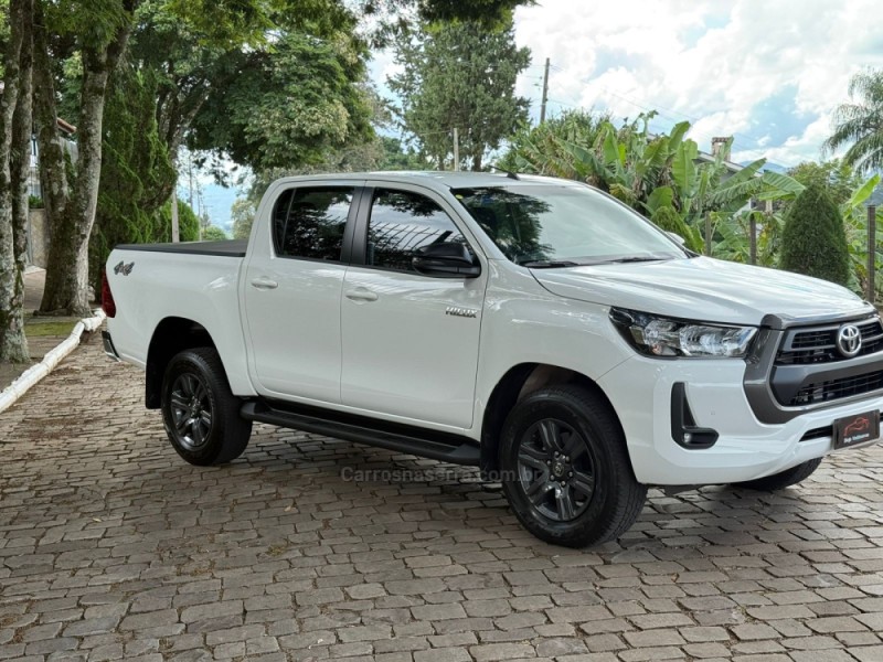 HILUX 2.8 SR 4X4 CD 16V DIESEL 4P AUTOMÁTICO - 2024 - LAJEADO