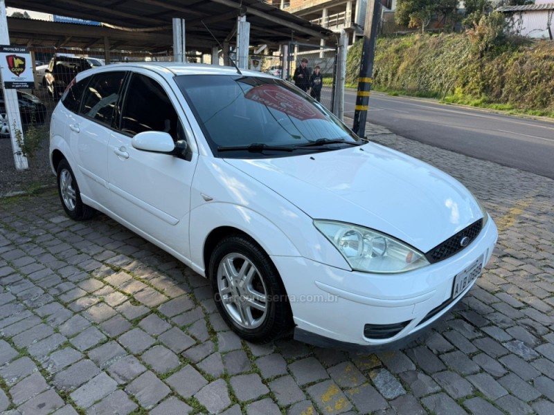 FOCUS 2.0 GLX 16V GASOLINA 4P AUTOMÁTICO - 2004 - FARROUPILHA