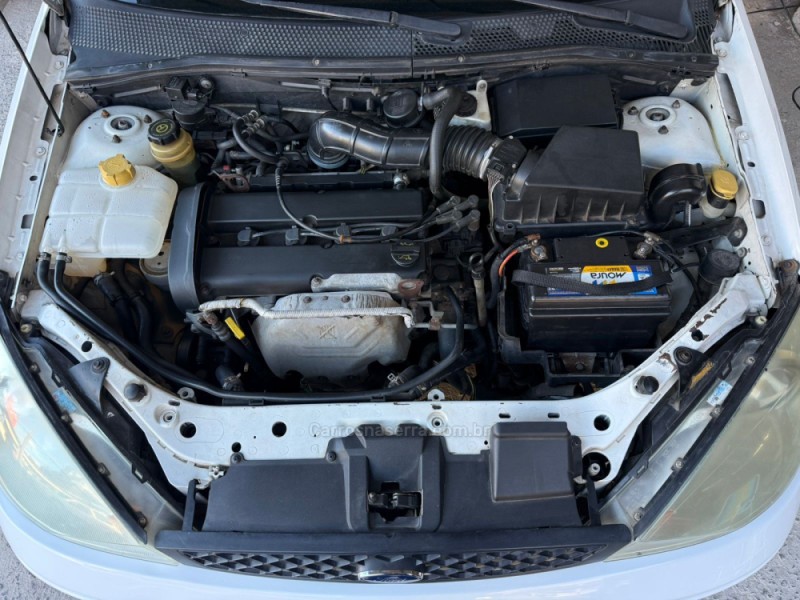 FOCUS 2.0 GLX 16V GASOLINA 4P AUTOMÁTICO - 2004 - FARROUPILHA