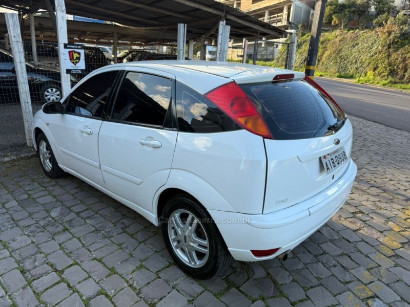 FOCUS 2.0 GLX 16V GASOLINA 4P AUTOMÁTICO - 2004 - FARROUPILHA