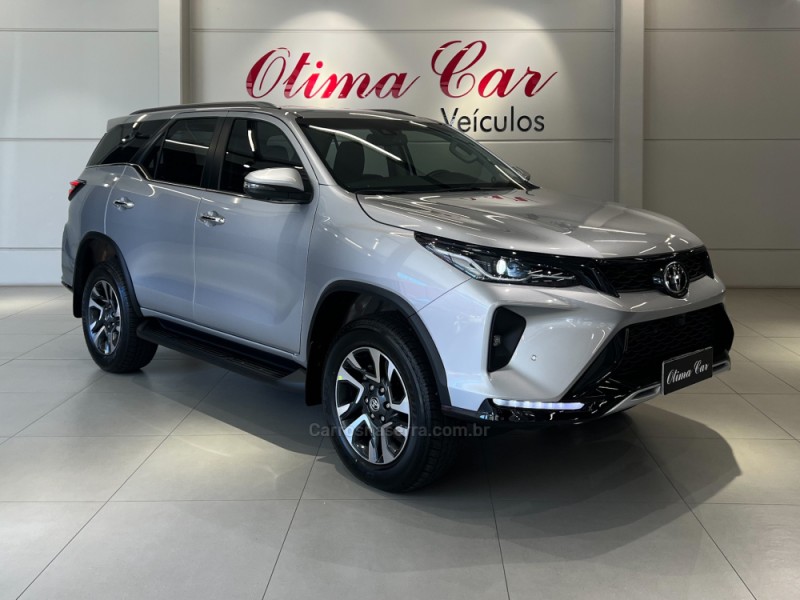 HILUX SW4 2.8 4X4 SRX PLATINUM TURBO DIESEL 4P AUTOMÁTICO - 2025 - FLORES DA CUNHA