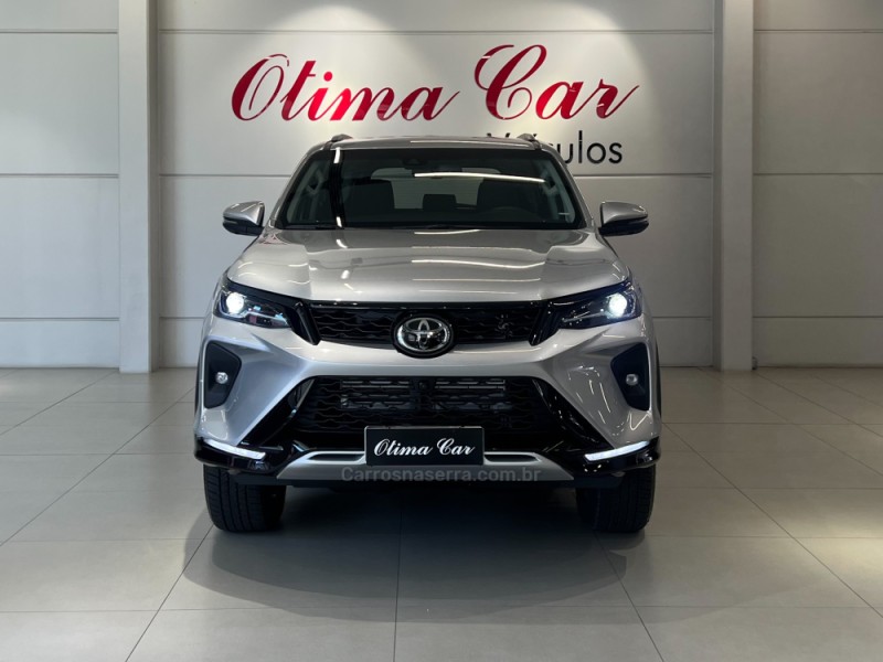 HILUX SW4 2.8 4X4 SRX PLATINUM TURBO DIESEL 4P AUTOMÁTICO - 2025 - FLORES DA CUNHA