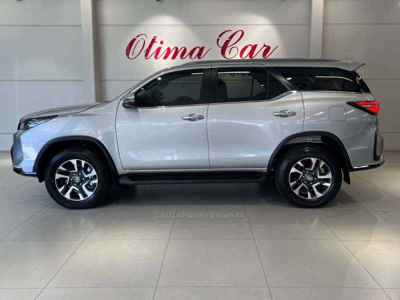 HILUX SW4 2.8 4X4 SRX PLATINUM TURBO DIESEL 4P AUTOMÁTICO - 2025 - FLORES DA CUNHA