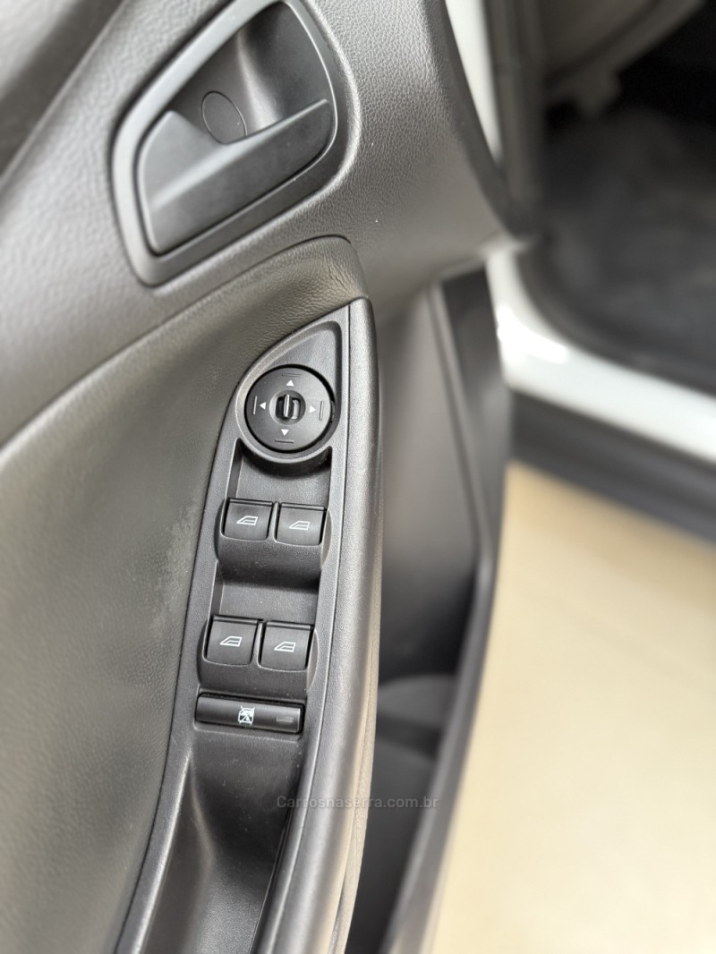 FOCUS 2.0 16V FLEX 4P AUTOMÁTICO - 2015 - FARROUPILHA