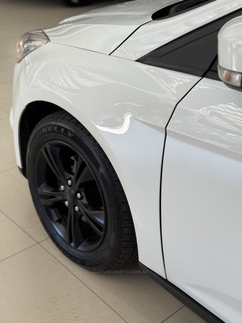 FOCUS 2.0 16V FLEX 4P AUTOMÁTICO - 2015 - FARROUPILHA