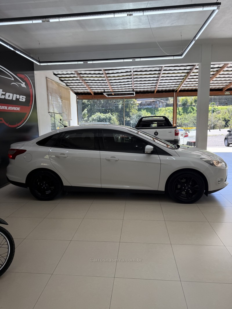 FOCUS 2.0 16V FLEX 4P AUTOMÁTICO - 2015 - FARROUPILHA