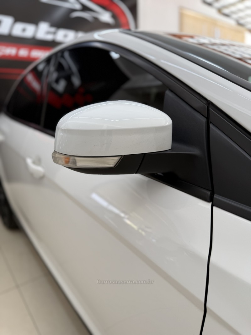 FOCUS 2.0 16V FLEX 4P AUTOMÁTICO - 2015 - FARROUPILHA