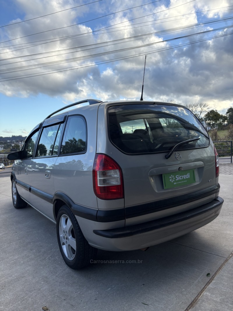 ZAFIRA 2.0 MPFI 16V GASOLINA 4P MANUAL - 2004 - GARIBALDI