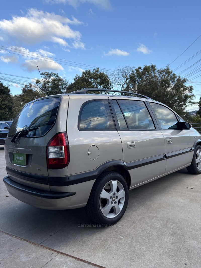 ZAFIRA 2.0 MPFI 16V GASOLINA 4P MANUAL - 2004 - GARIBALDI