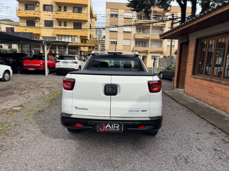 TORO 2.0 16V TURBO DIESEL VOLCANO AT9 4X4 AUTOMÁTICO - 2017 - GARIBALDI
