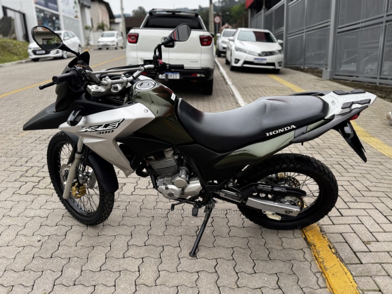 xre 300 abs 2018 feliz