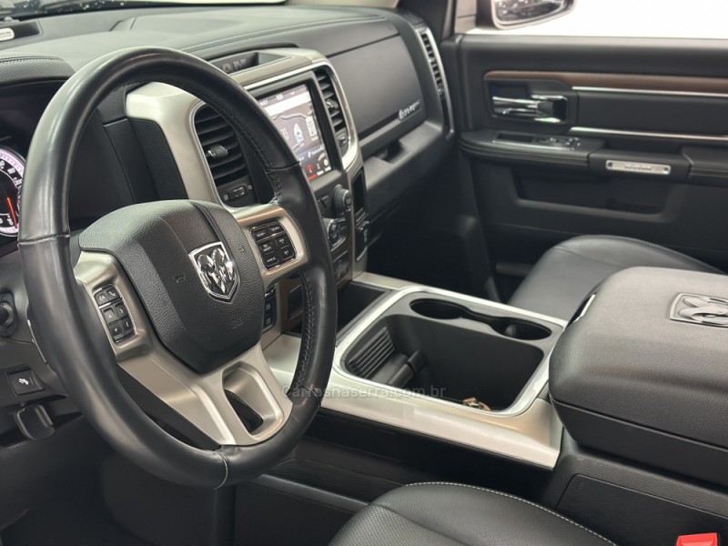 CLASSIC 5.7 LARAMIE V8 HEMI 4P GASOLINA AUTOMÁTICA - 2022 - SANTA CRUZ DO SUL