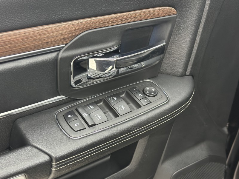 CLASSIC 5.7 LARAMIE V8 HEMI 4P GASOLINA AUTOMÁTICA - 2022 - SANTA CRUZ DO SUL