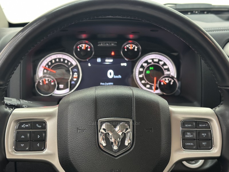 CLASSIC 5.7 LARAMIE V8 HEMI 4P GASOLINA AUTOMÁTICA - 2022 - SANTA CRUZ DO SUL