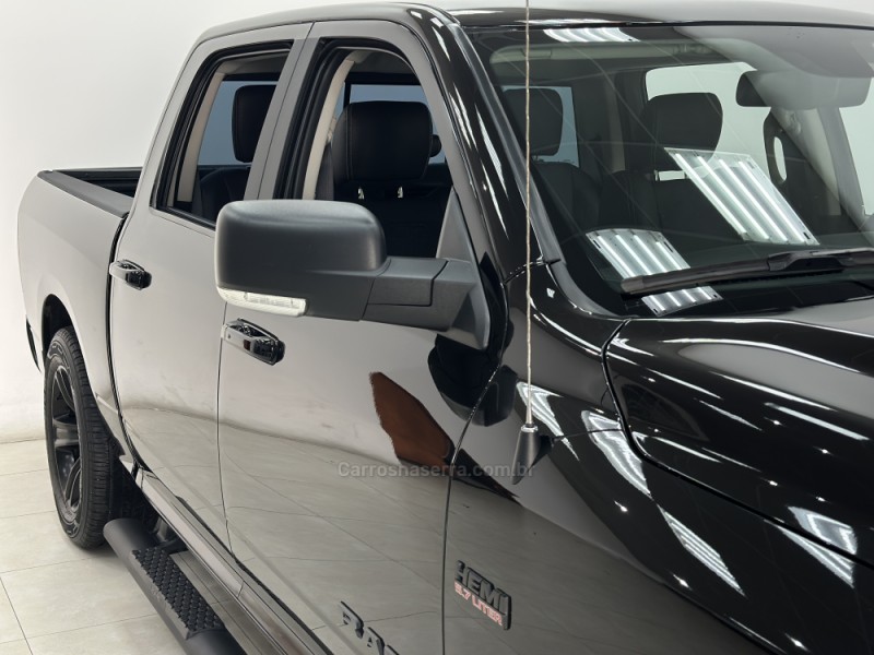 CLASSIC 5.7 LARAMIE V8 HEMI 4P GASOLINA AUTOMÁTICA - 2022 - SANTA CRUZ DO SUL