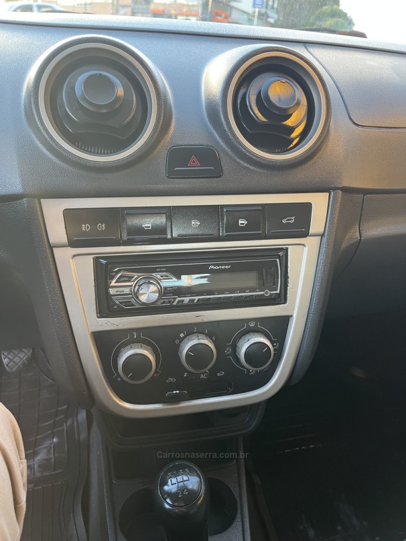 VOYAGE 1.6 MI 8V FLEX 4P MANUAL - 2011 - CAXIAS DO SUL