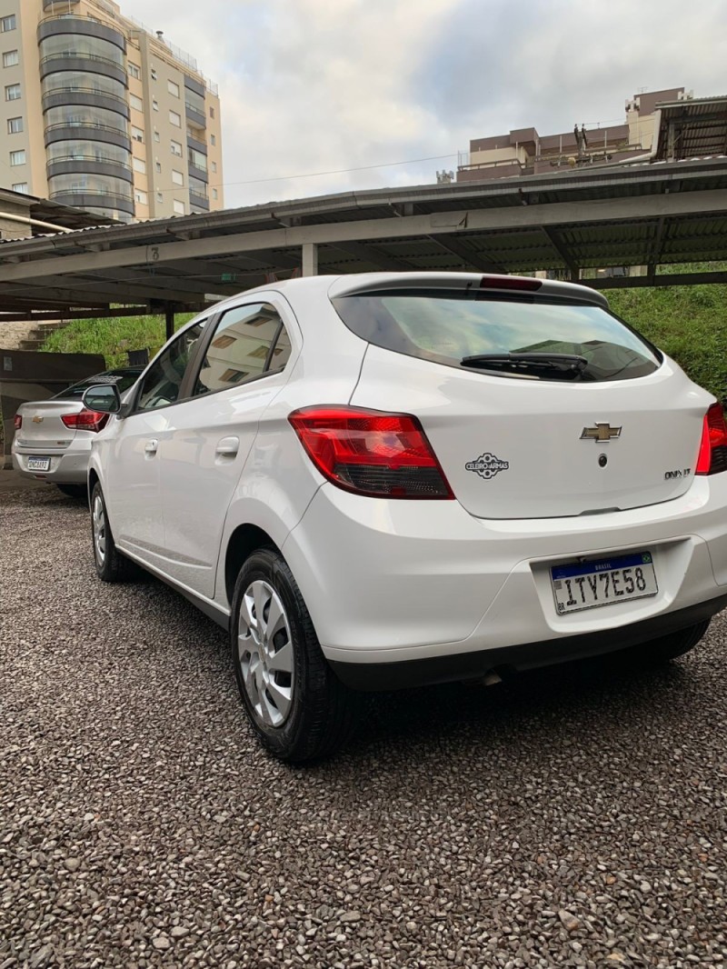 ONIX 1.4 MPFI LT 8V FLEX 4P MANUAL - 2013 - CAXIAS DO SUL