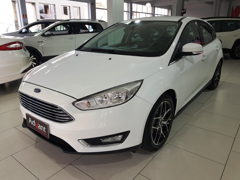 focus 2.0 titanium hatch 16v flex 4p automatico 2016 caxias do sul
