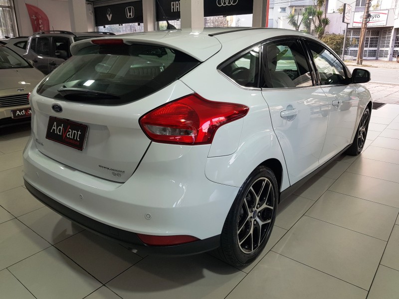 FOCUS 2.0 TITANIUM HATCH 16V FLEX 4P AUTOMÁTICO - 2016 - CAXIAS DO SUL