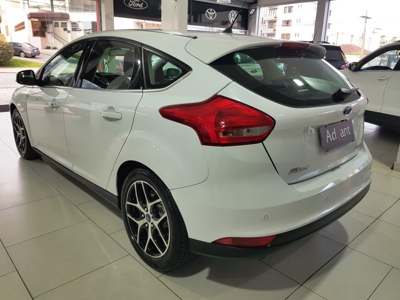 FOCUS 2.0 TITANIUM HATCH 16V FLEX 4P AUTOMÁTICO - 2016 - CAXIAS DO SUL