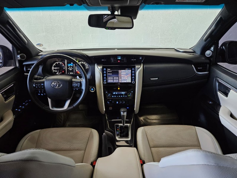 HILUX SW4 2.8 SRX 4X4 DIAMOND 16V TURBO DIESEL 4P 7 LUGARES AUTOMÁTICO - 2022 - FARROUPILHA