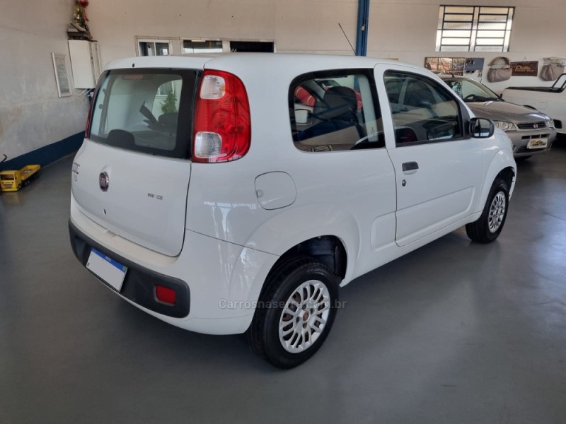 UNO 1.0 EVO VIVACE 8V FLEX 2P MANUAL - 2014 - VACARIA