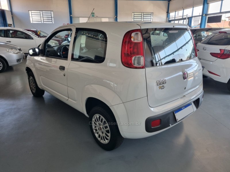 UNO 1.0 EVO VIVACE 8V FLEX 2P MANUAL - 2014 - VACARIA